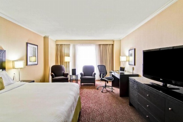 Delta Hotels by Marriott Toronto East image 9